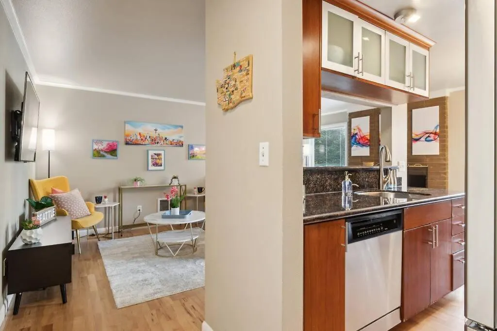 Vibrant 2Bed Condo - Stroll To Sea Space Needle Seattle Apartment