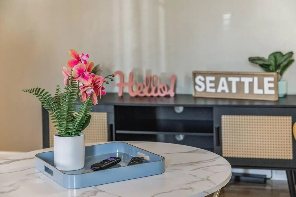 Apartment Vibrant 2Bed Condo - Stroll To Sea Space Needle Seattle