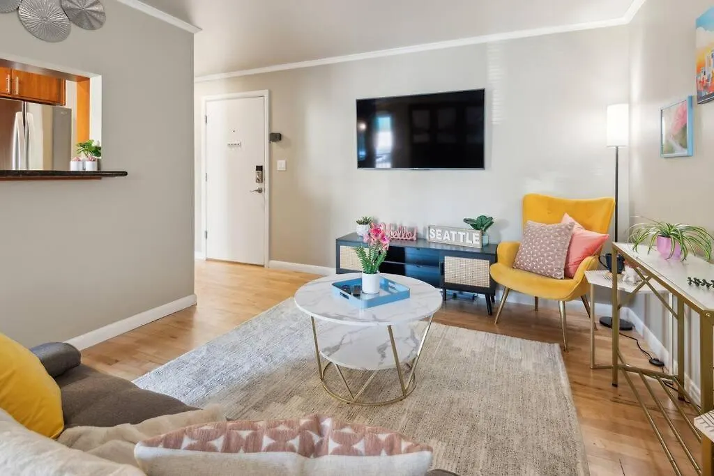 Vibrant 2Bed Condo - Stroll To Sea Space Needle Seattle Apartment