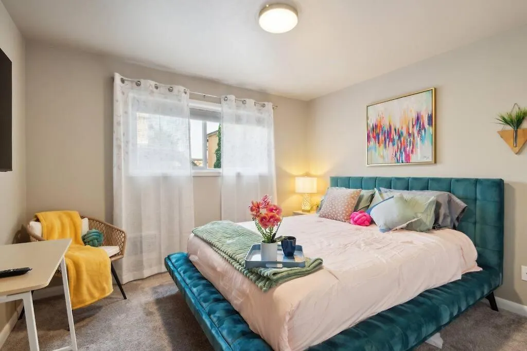 Vibrant 2Bed Condo - Stroll To Sea Space Needle Seattle